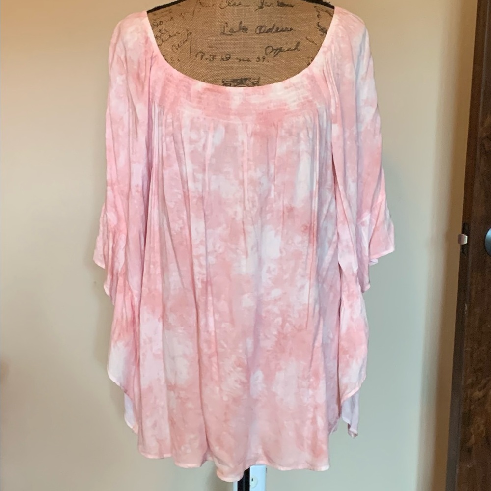 LAST ONE! Fun pink plus top-New!